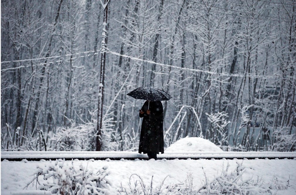 snowfall in many place of kashmir valley