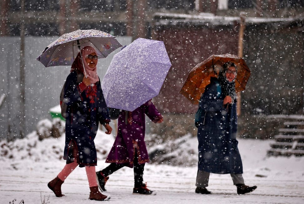 snowfall in many place of kashmir valley