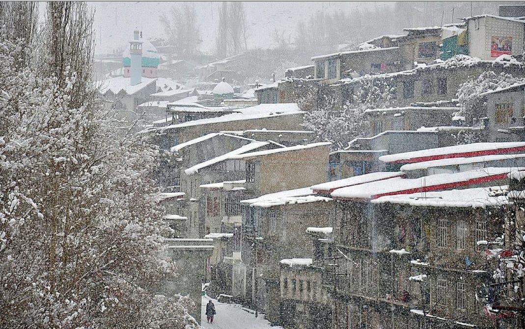 snowfall in many place of kashmir valley