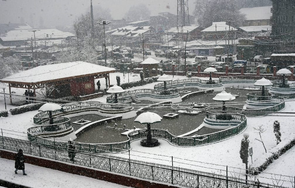 heavy snowfall in srinagar