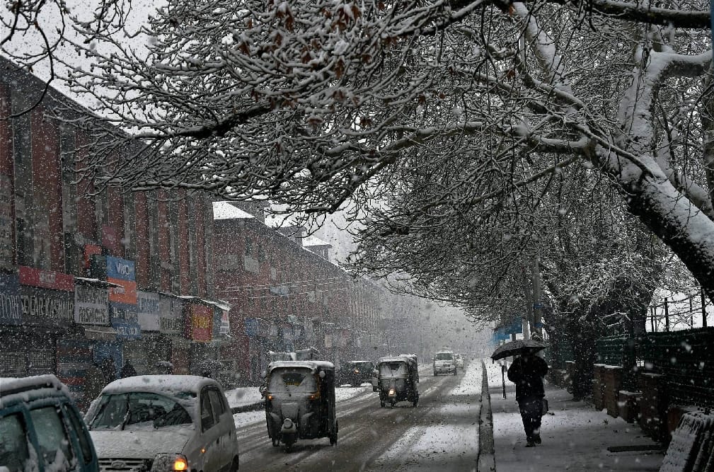 heavy snowfall in srinagar