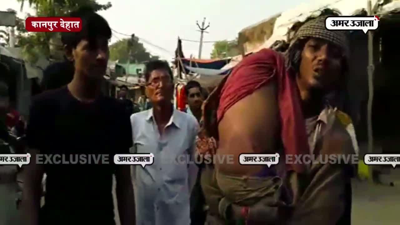 कंधे पर मासूम की लाश 