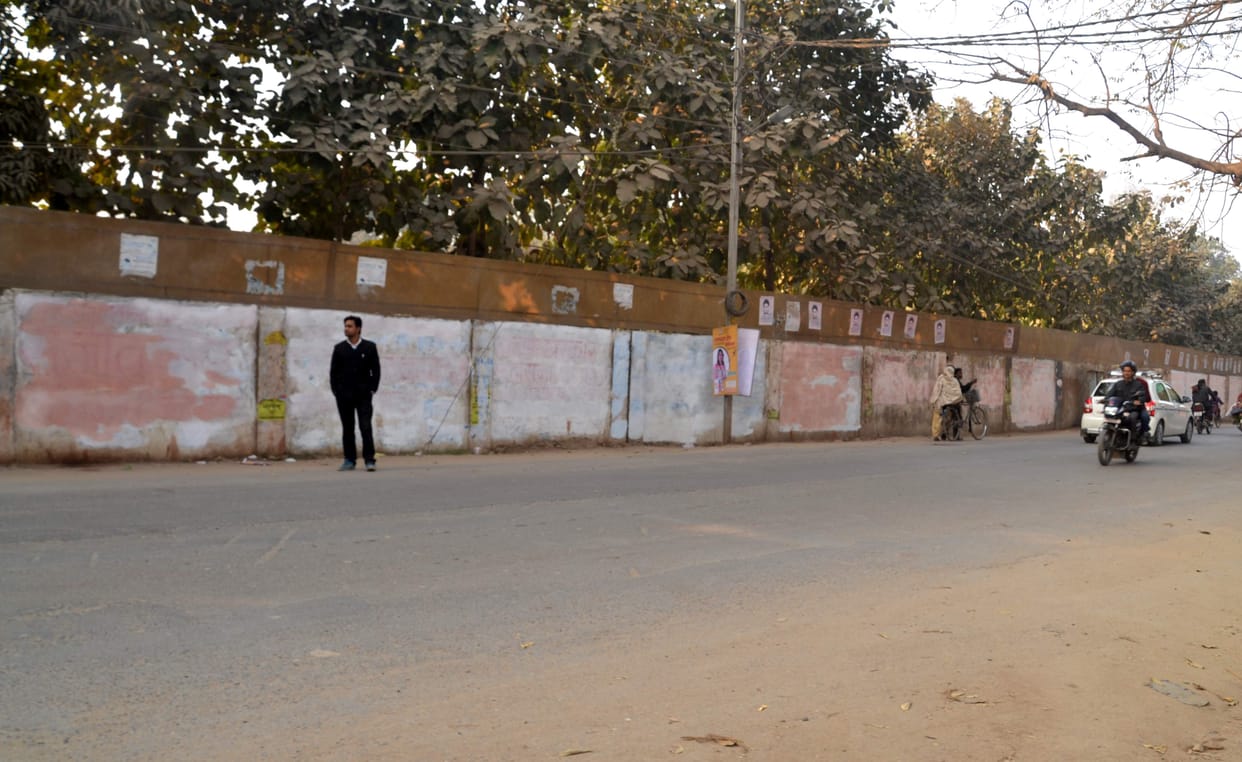 wall painting starts in varanasi for cleaness awareness campaign