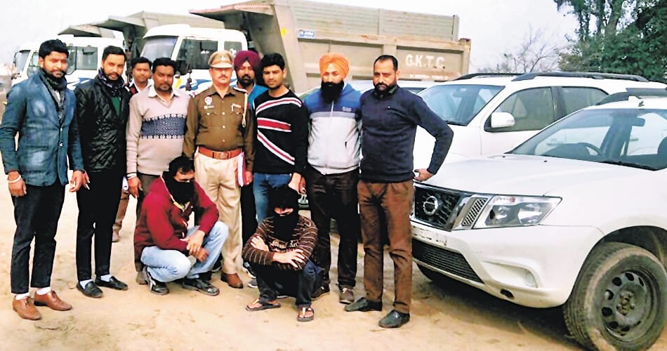 Accused of murder from prison was selling Fortuner and others cars