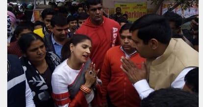 Clash between Hooda supporters and tanwar supporters in rohtak