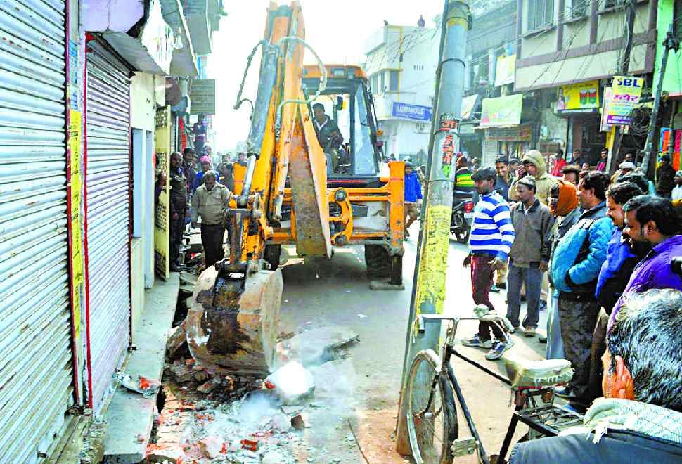 Remove the encroachment Ftehganj to naka