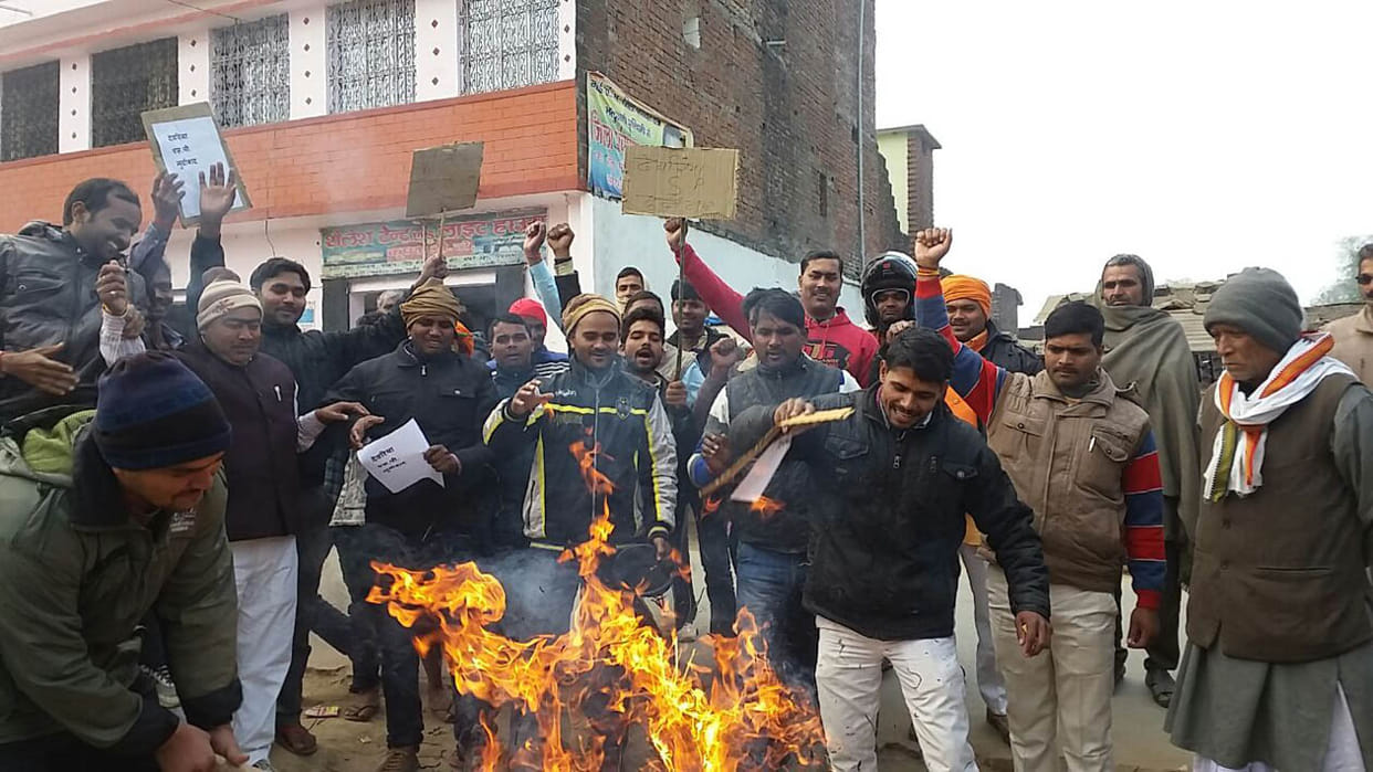 Remove Imran, Prabhakar Bring slogans