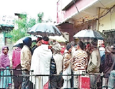 Rain in the queue for cash