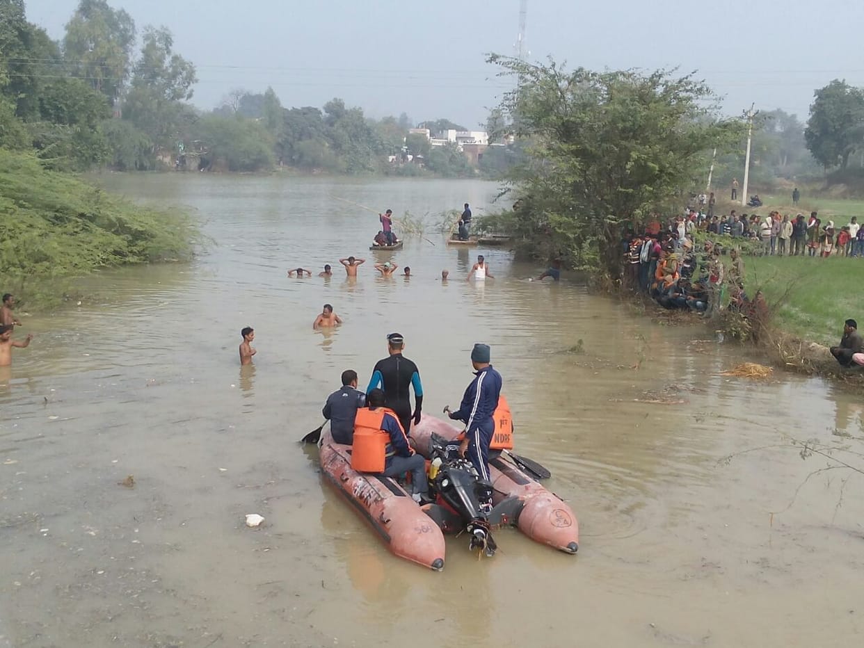 man drowned with bike in mohanlalganj lucknow canal