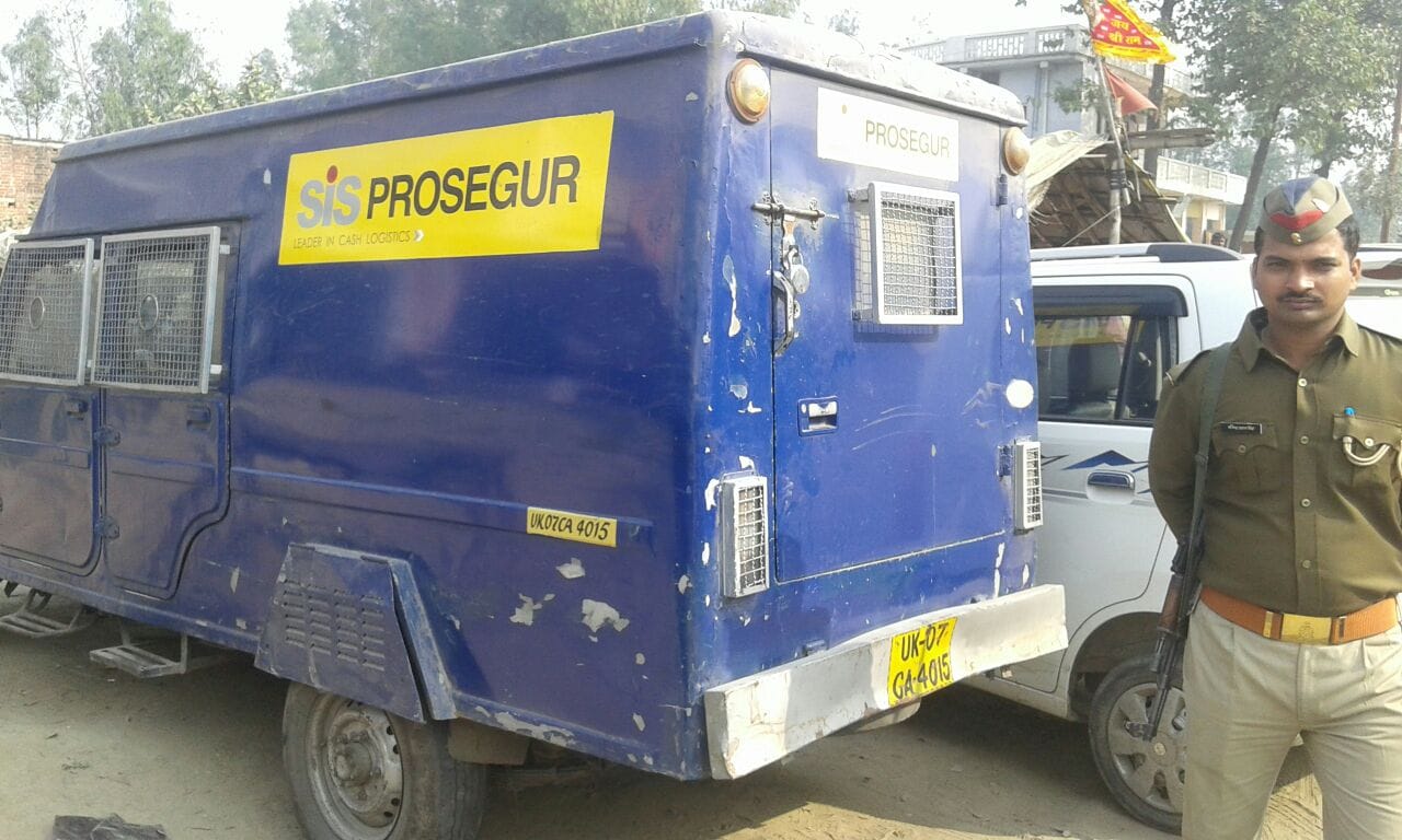huge amount of currency recovered from cash van during checking in barabanki