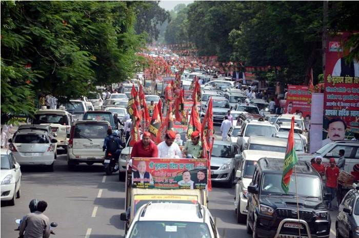 up election hope of ticket sp leaders stay in lucknow 