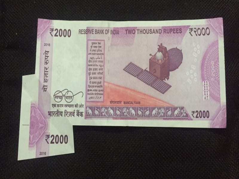 extra paper in 2000 rupee note