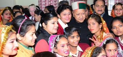 cm virbhadra gets emotional while meeting special girls