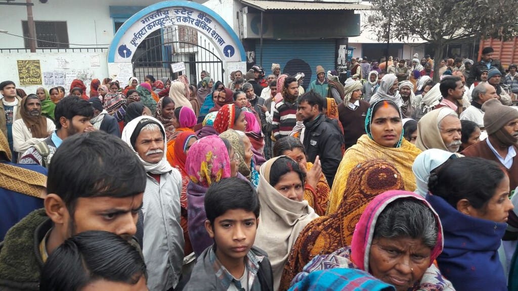 Demonetization : people protest