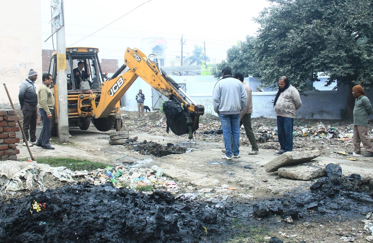 sewer clean in police