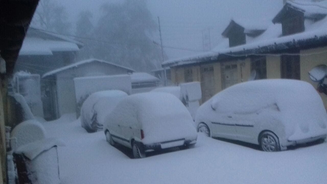 heavy snowfall in chakrata.
