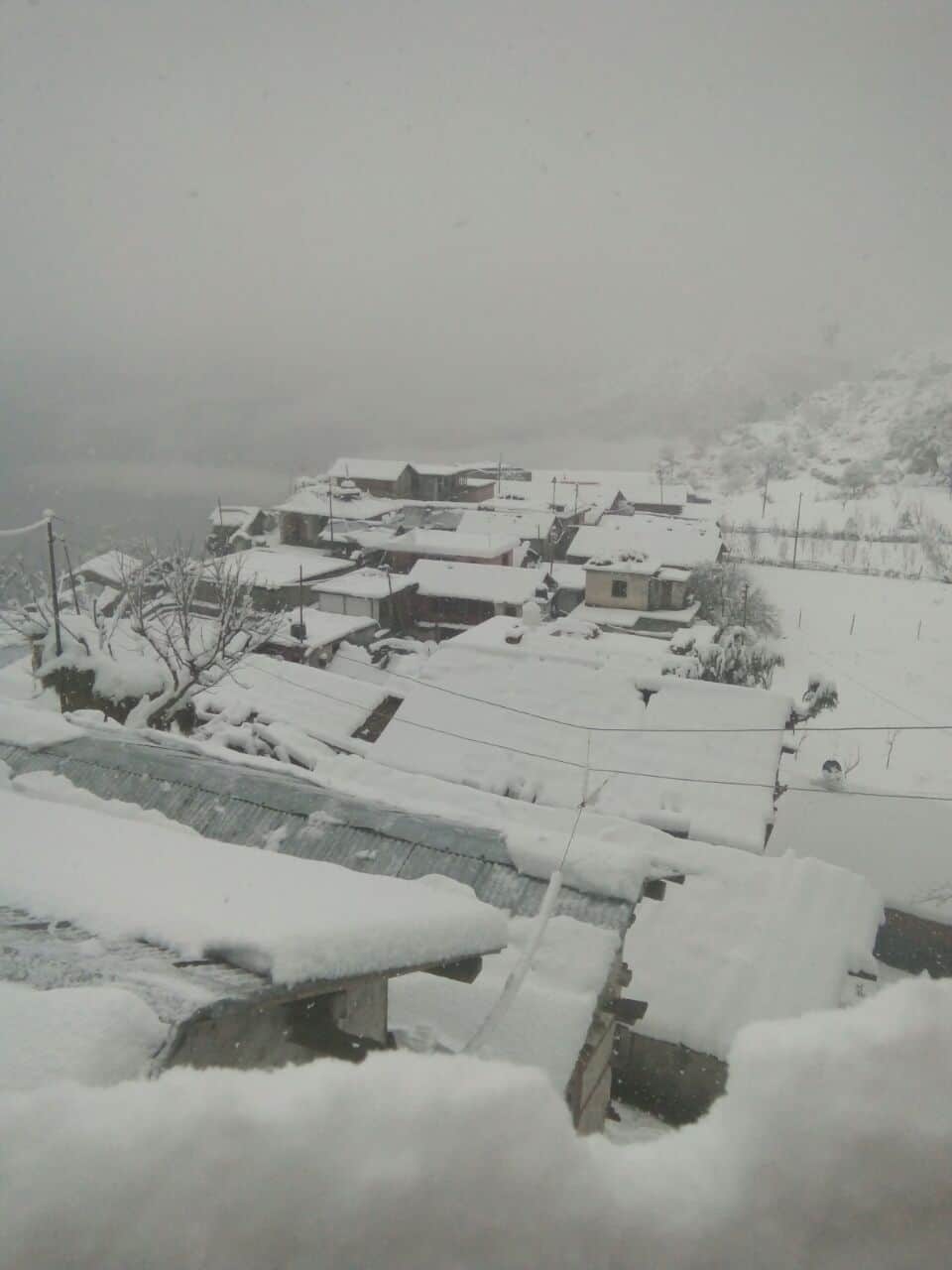 heavy snowfall in chakrata.