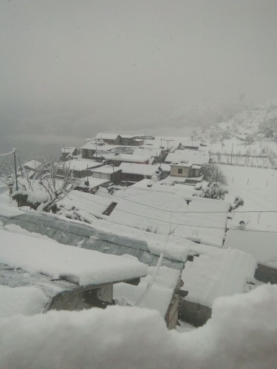 heavy snowfall in chakrata.