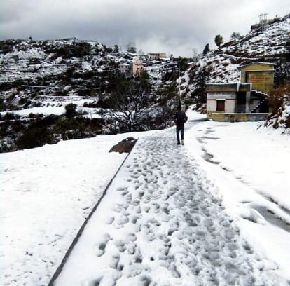after heavy snowfall uttarakhand temperature down.