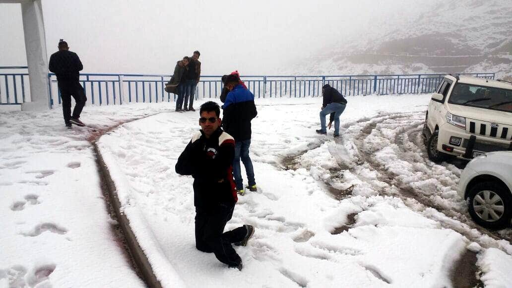 heavy snowfall in chakrata.