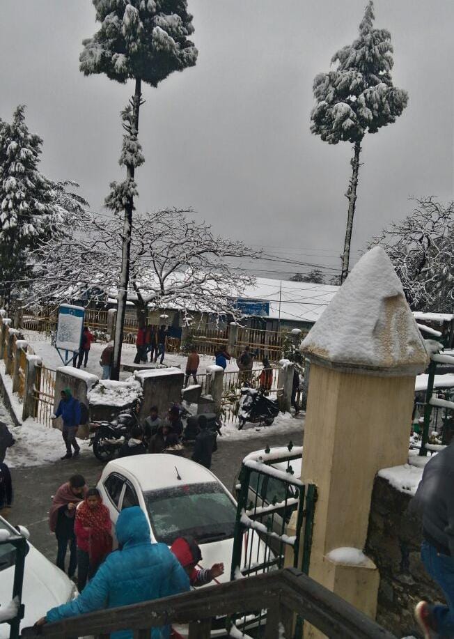 first snowfall in mussoorie in new year.