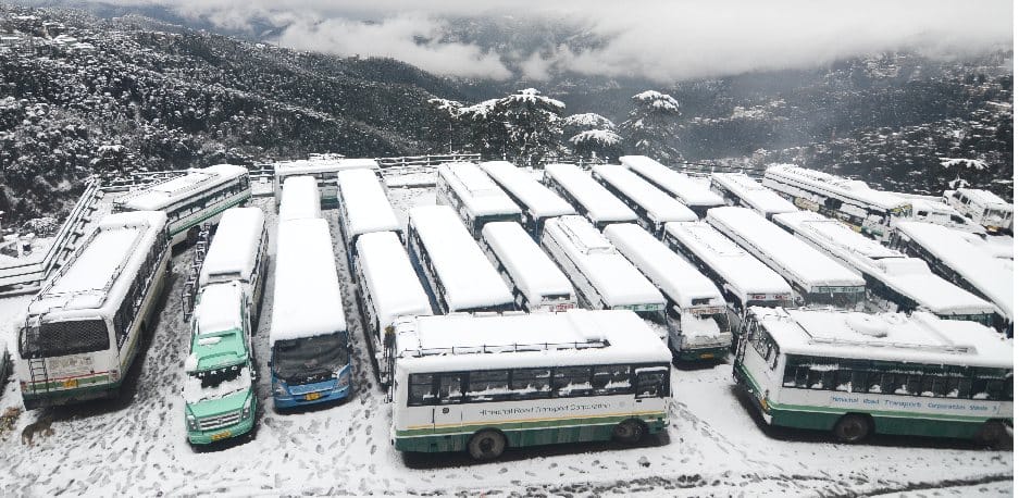 Heavy Snowfall in himachal, People facing Problems.