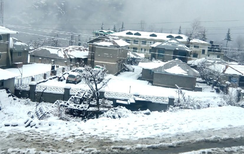 Heavy Snowfall in himachal, People facing Problems.