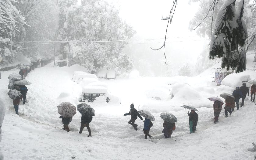 NIT student stranded in 7 feet of snow at Shikari Devi.