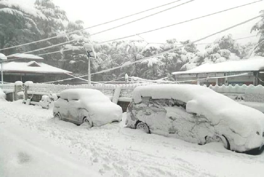 Due to Rain and Snowfall Plains and Mountain got shiver and Kashmir got separated
