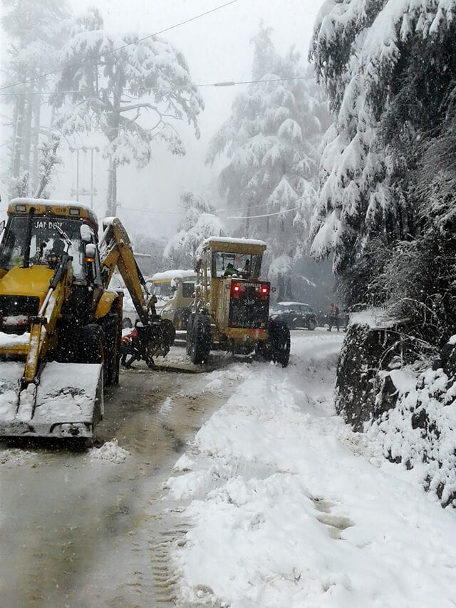 HEAVY snowfall in kashmir valley