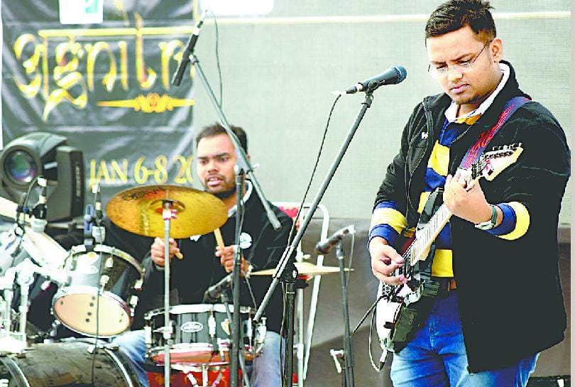 Students musical band fastened Sama