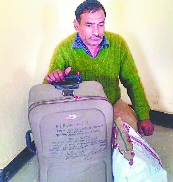 Four skins of leopards, including one arrested, one at large
