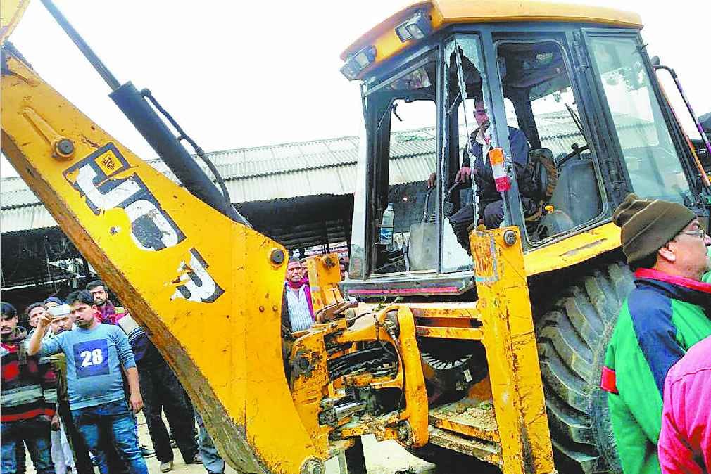Administration demolished the house of former district panchayat member