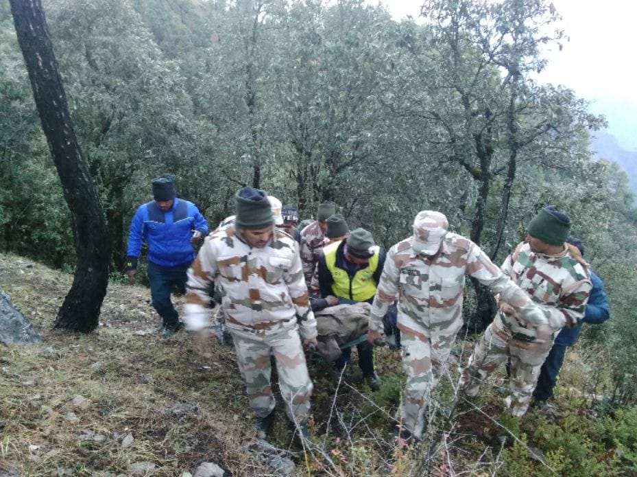 tourist car meet with accident in dhanaulti