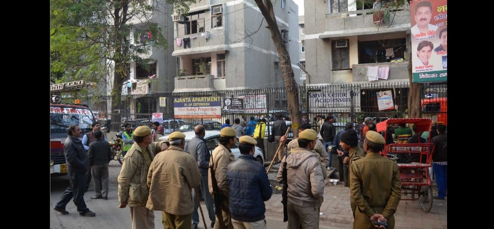 Eccentric son killed his father in a painful way, set fire to himself, 11 policemen burnt