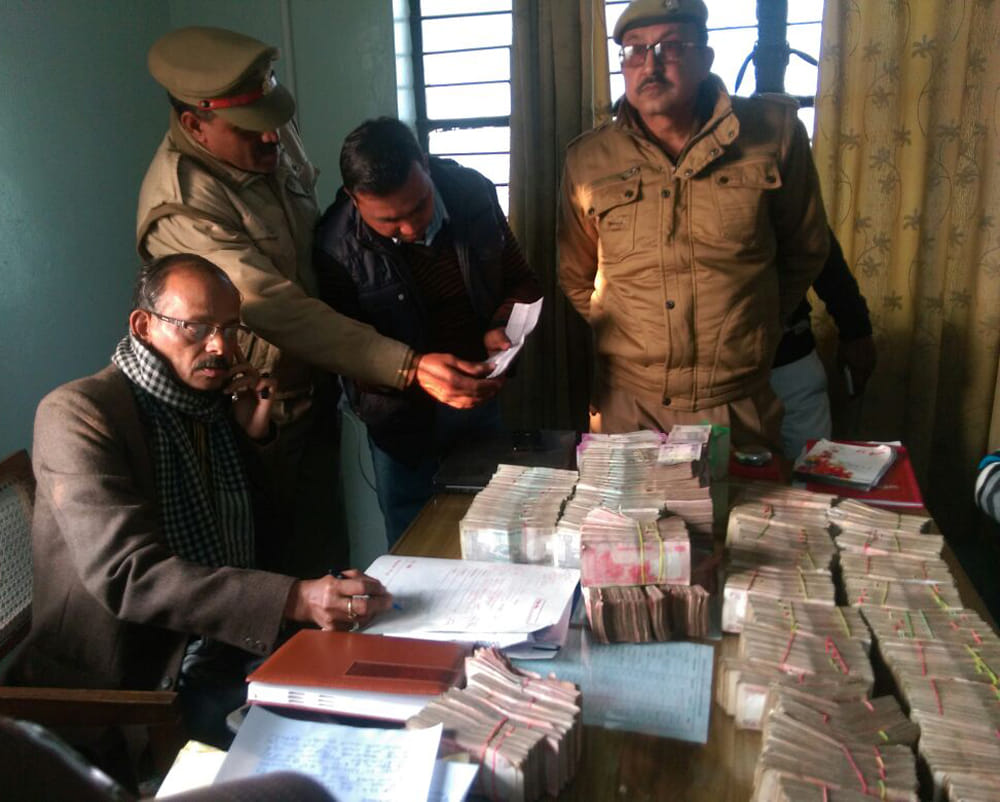 Rs 18 lakh seized from car