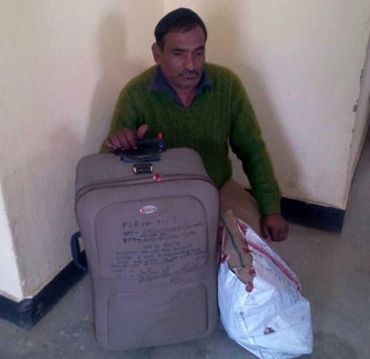 three smuggler arrested with leopard skin.