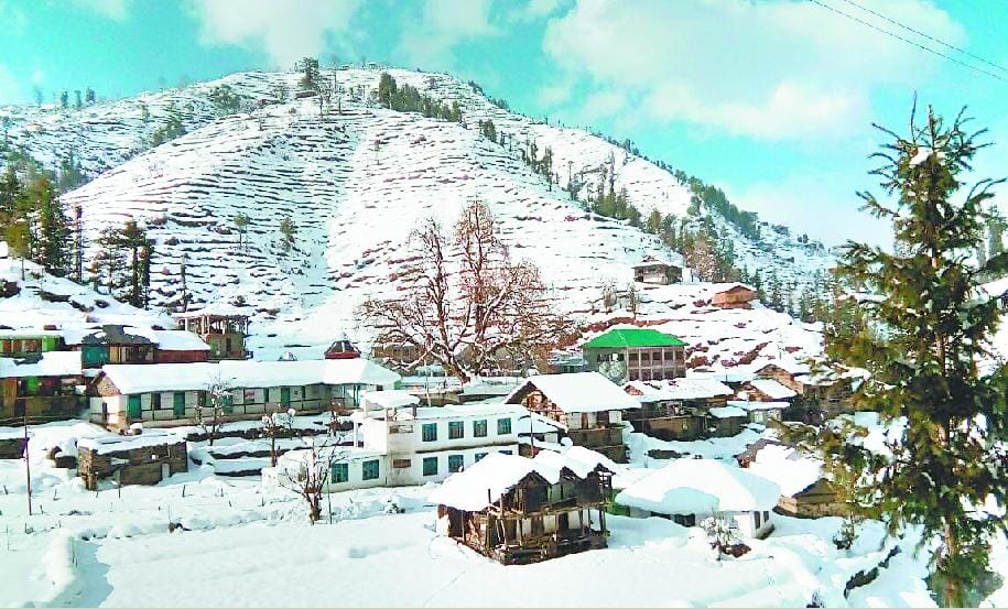 heavy snowfall black out in hundred village
