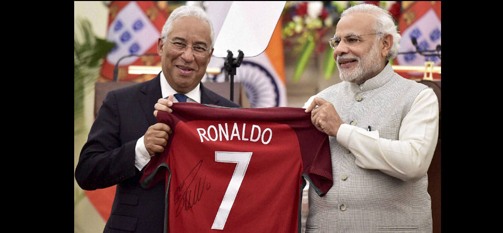 Portugal's Prime Minister gifted Ronaldo's jersey to Modi