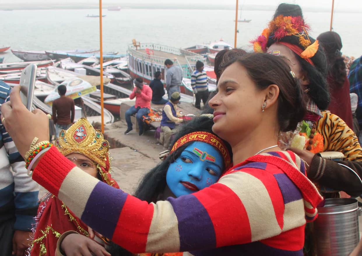 Kashmir snow fell, the wind-rain raise trouble in Kashi