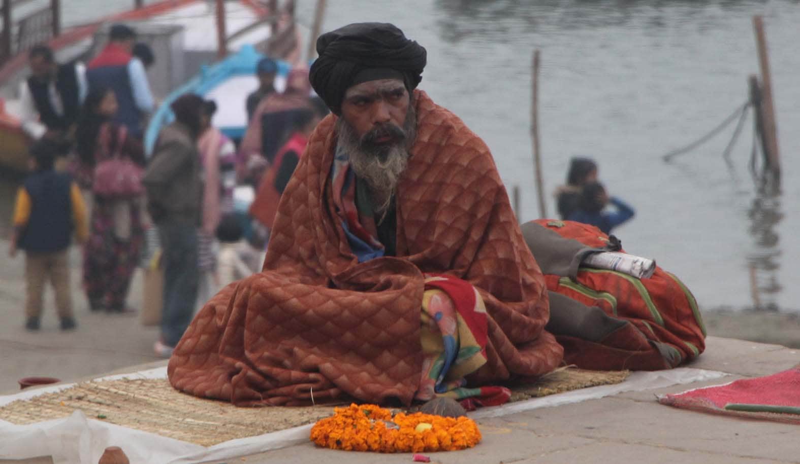 Kashmir snow fell, the wind-rain raise trouble in Kashi