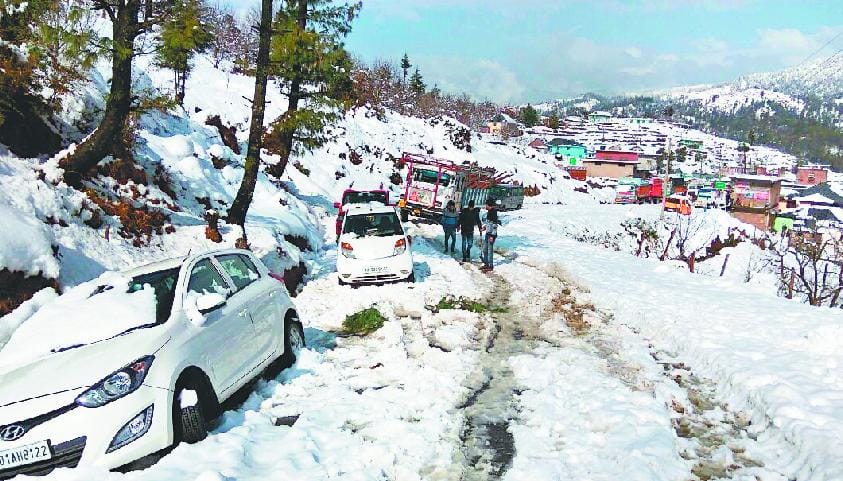 heavy snowfall blocked so many roads