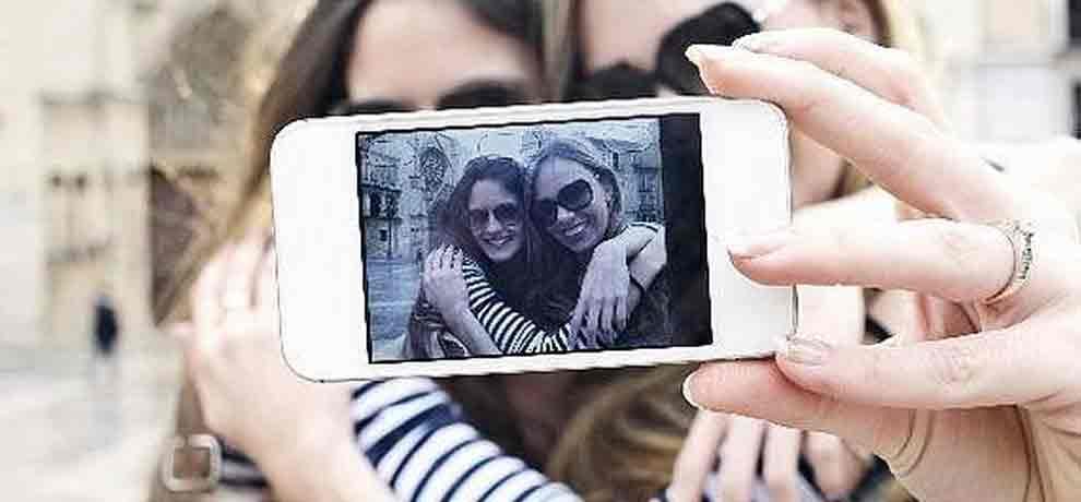 Selfie addiction