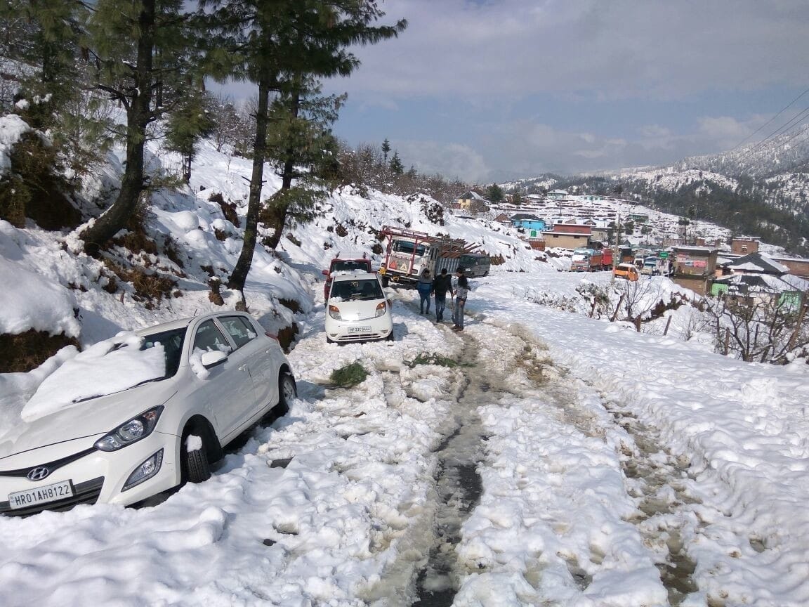 Blackout In Himachal Due To Heavy Snowfall