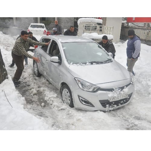 Two Killed in Heavy Snowfall in Himachal.