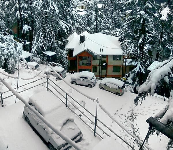 heavy snow fall at himachal pradesh, to enjot it go to kasauli, nahan, dagshai and barog