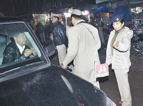 31/5000 vaahan cheking mein das laakh kaish mile Vehicle checking million in cash found