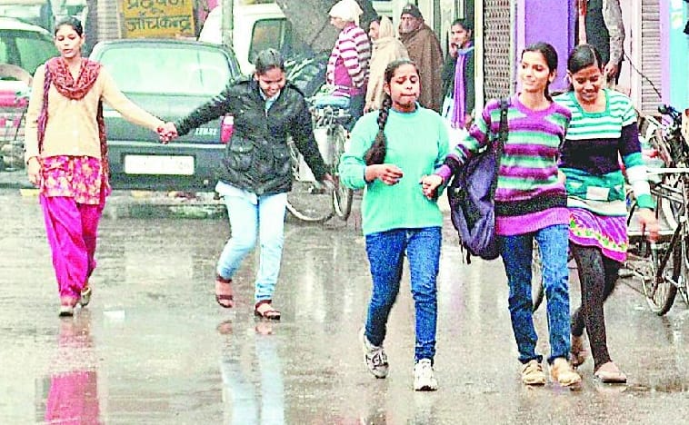Ole rain fell, the mercury dropped to four degrees