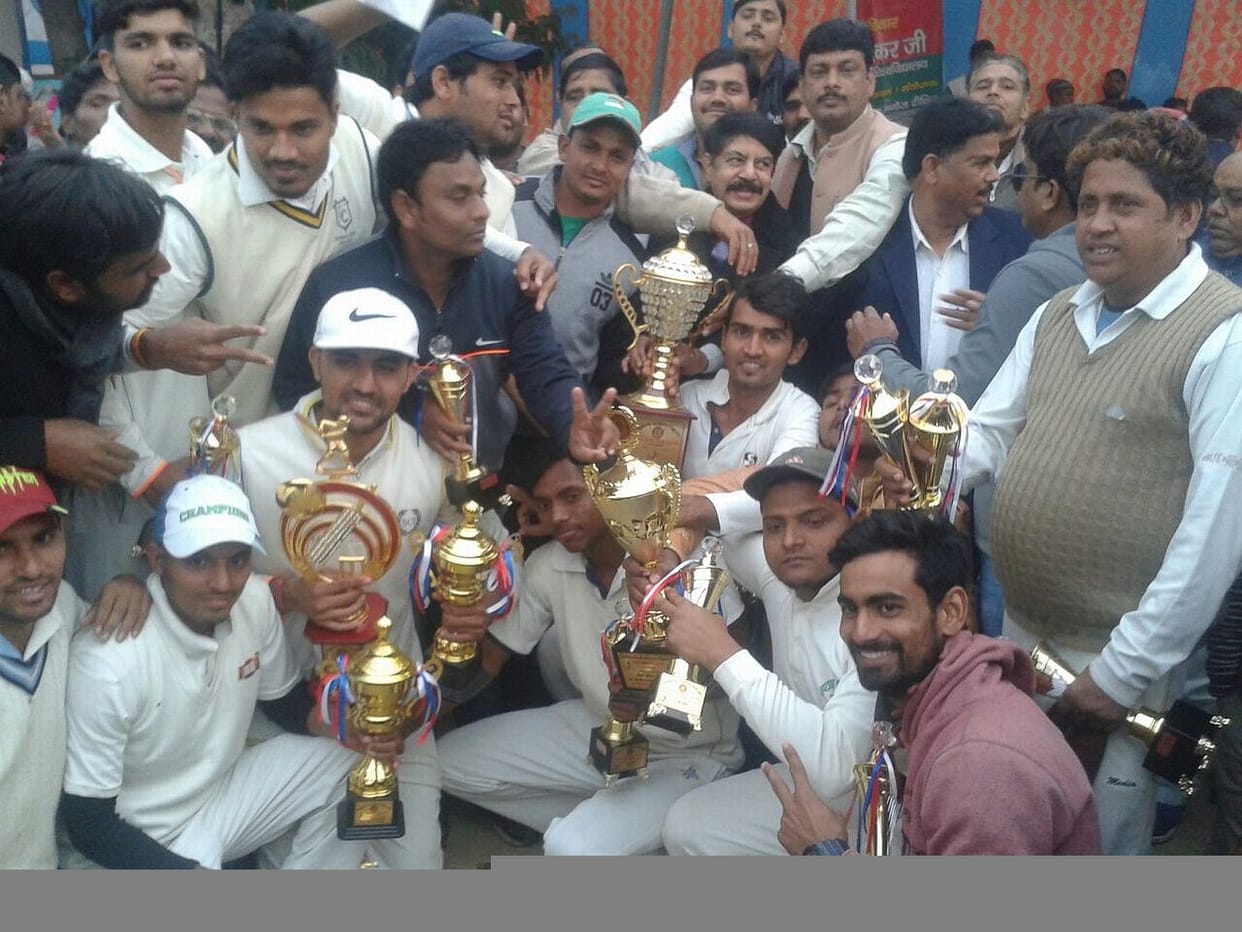 itaava ne gaajiyaabaad ko haraakar trophee par kiya kabja