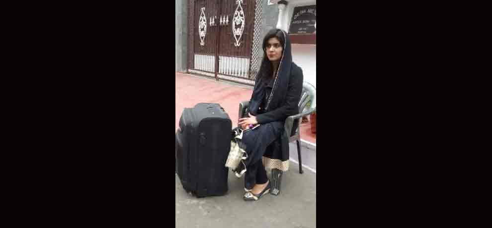bride thrown away outside home after asking dowery in ghaziabad